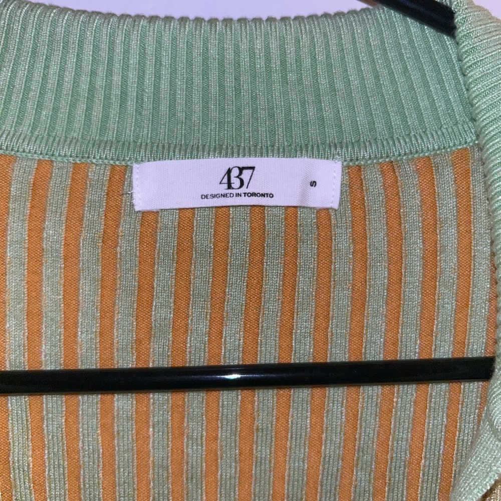437 Ribbed Collard Cropped Sweater Size Small - Picture 3 of 4